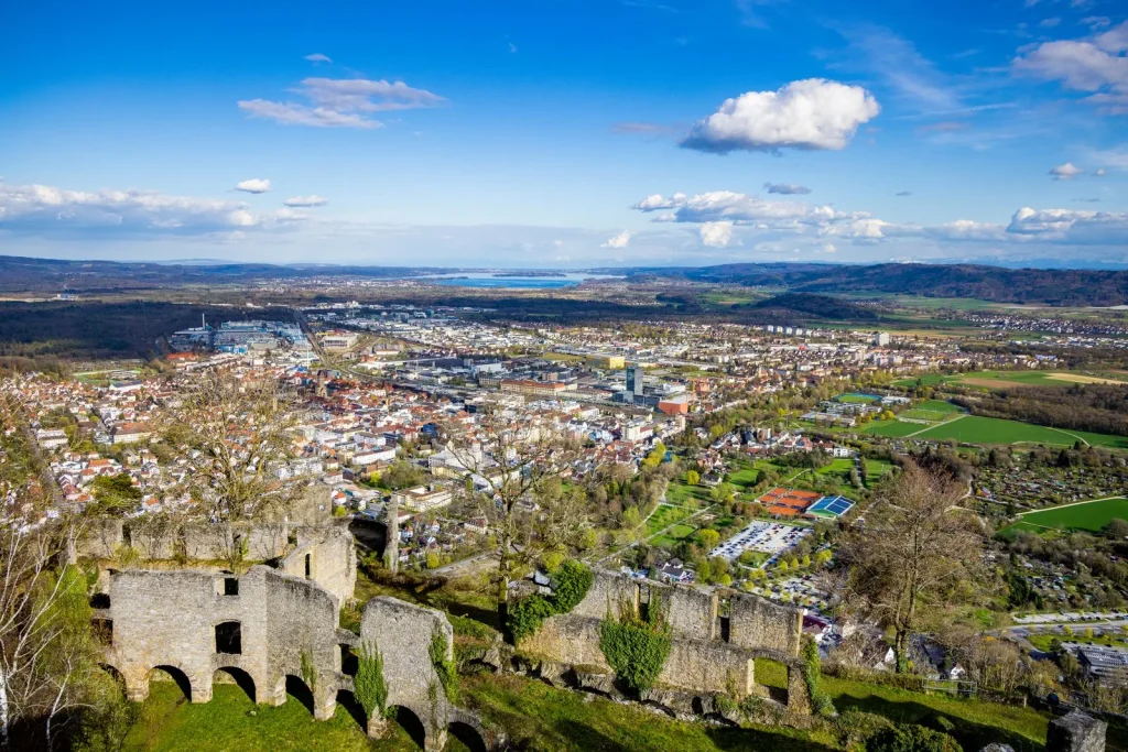 Blick von der Ruine Hohentwiel auf Singen